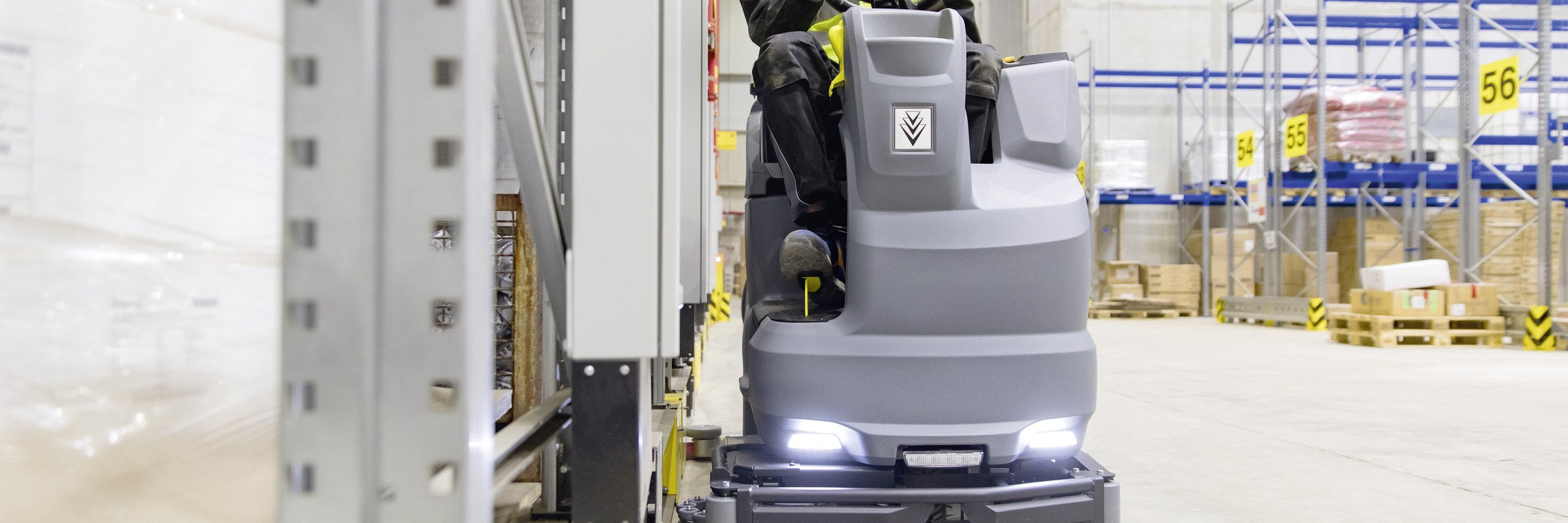 Kärcher Aufsitz-Scheuersaugmaschine B 150 R im Logistikzentrum