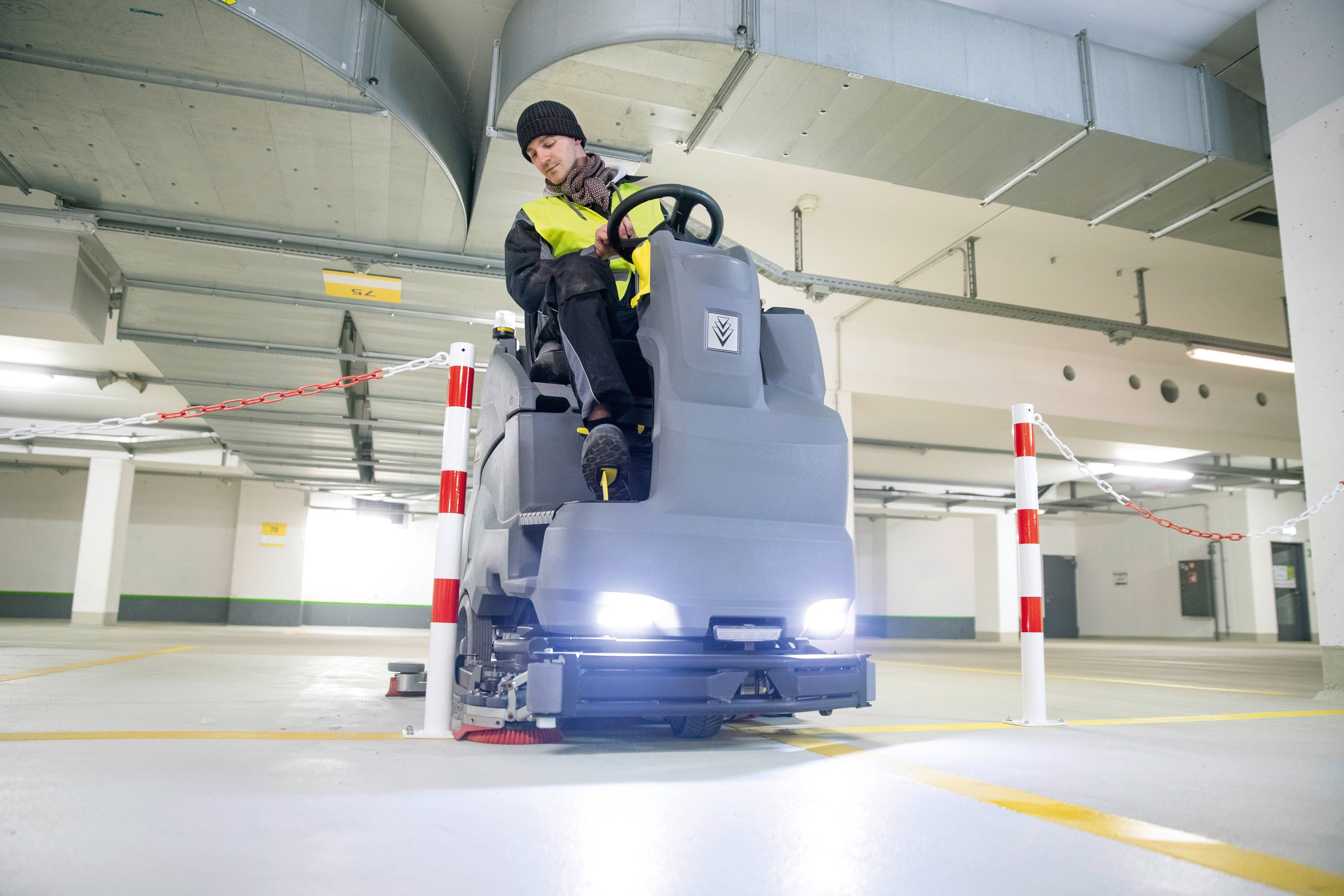 Kärcher Aufsitz-Scheuersaugmaschine B 150 R Bp Pack+170Ah AGM+D 90