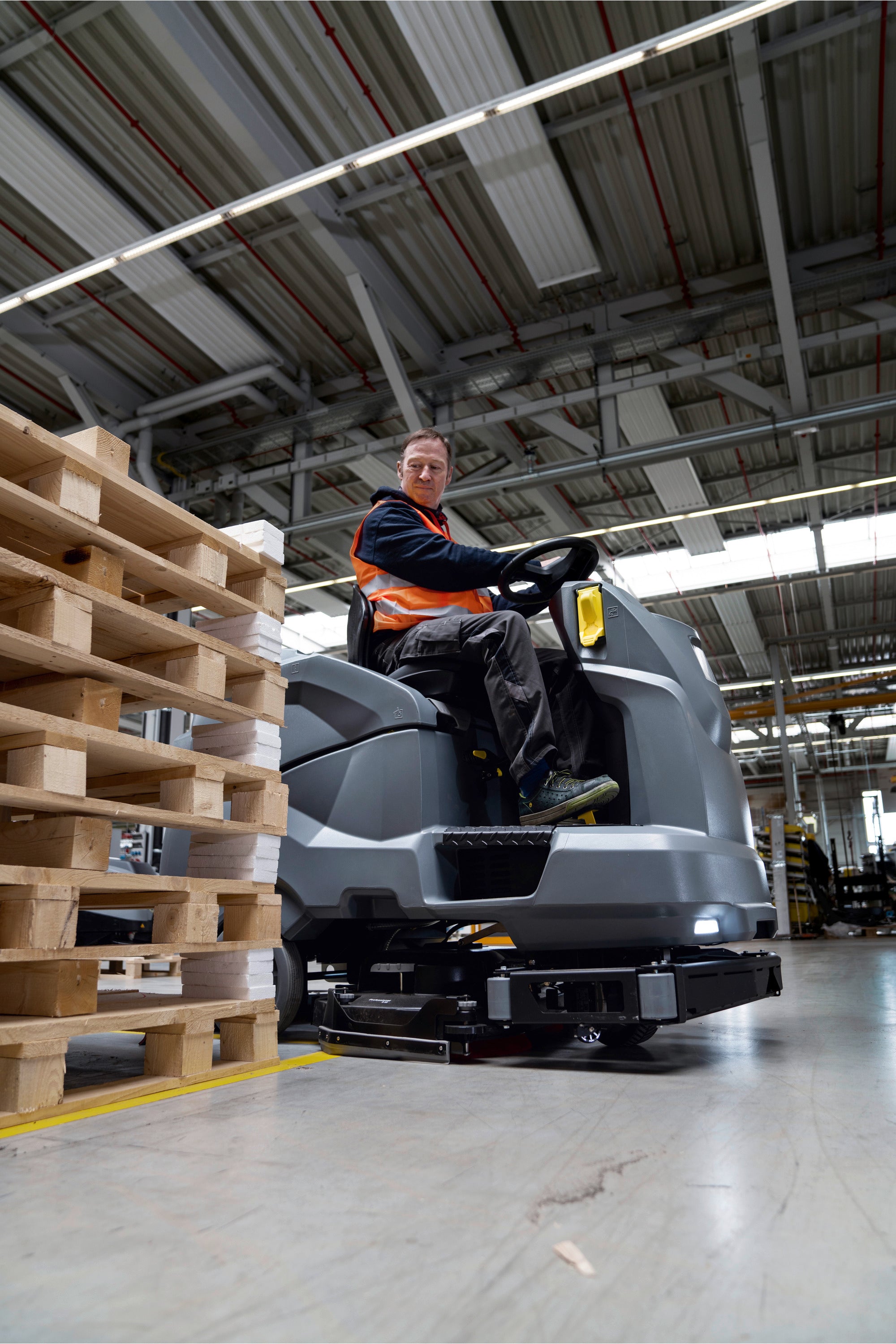 Kärcher Aufsitz-Scheuersaugmaschine B 220 R BpPack DOSE+285Ah+D110+Ri+Beacon