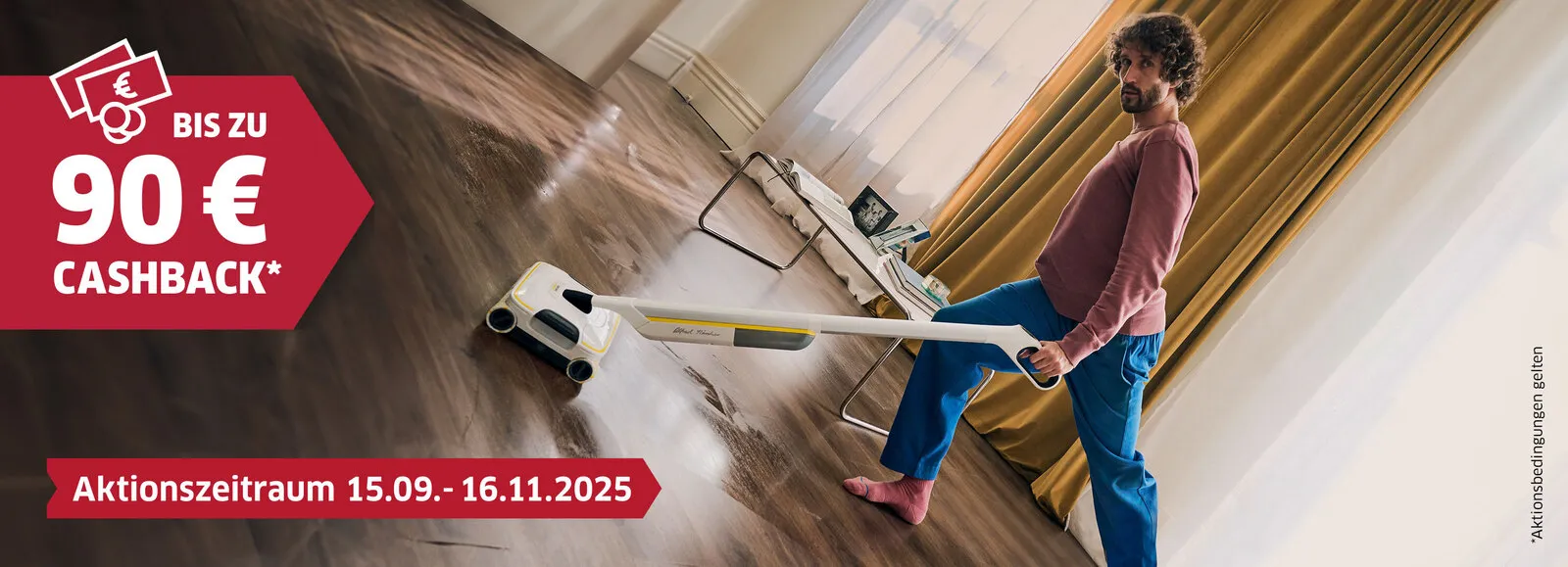 Person reinigt Fußboden mit Kärcher Elektro Bodenwischer